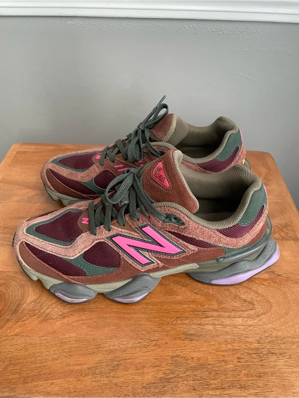 New Balance 9060 Burgundy Pink Sneakers Men’s Size 9 Suede Mesh Chunky Dad Shoes